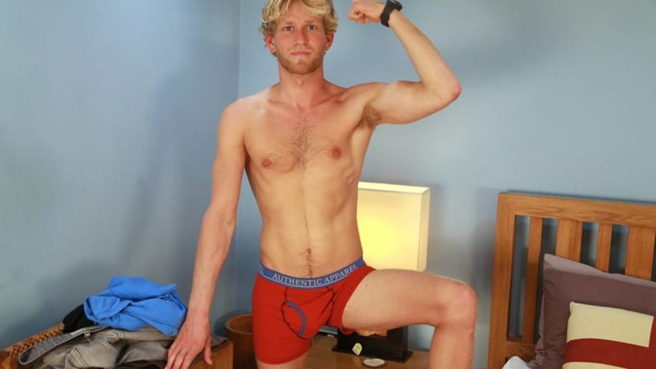Sexy Male Blonde - Sexy ripped blonde dude Sam Dillon strips naked wanking his ...